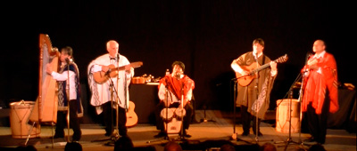 Le groupe LOS KOYAS interpr&egrave;te un r&eacute;pertoire latino-am&eacute;ricain vari&eacute;.