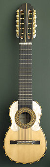 charango (guitare indienne) en &eacute;b&egrave;ne