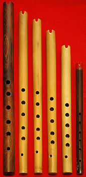 Photo : quenas - ou kenas - de diff&eacute;rentes tonalit&eacute;s.