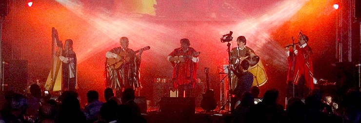 LOS KOYAS lors d'un d&icirc;ner spectacle en janvier 2012